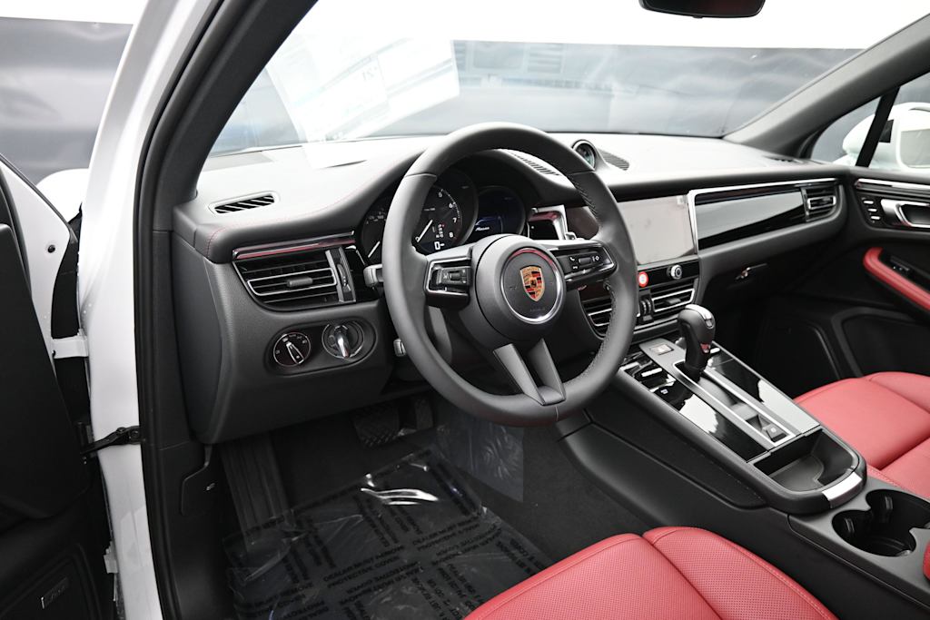 Thumbnail: 2026 Porsche Macan - 2