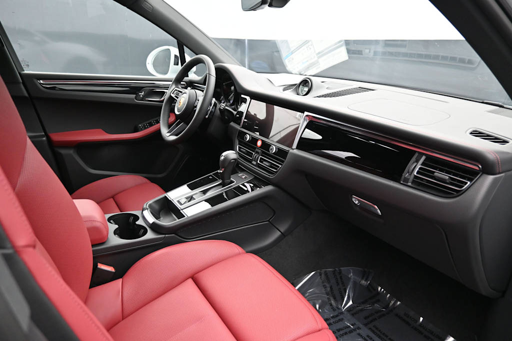 Thumbnail: 2026 Porsche Macan - 12