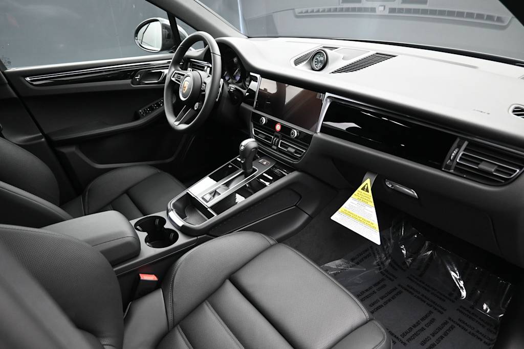 Thumbnail: 2026 Porsche Macan - 11