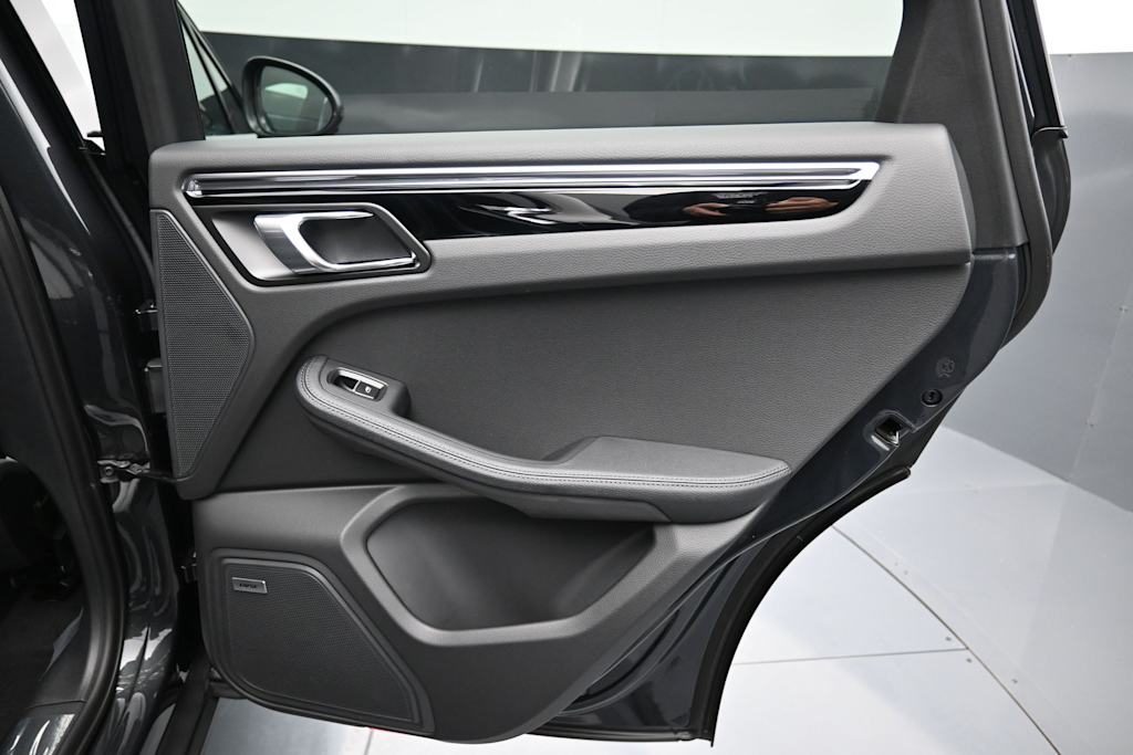 Thumbnail: 2026 Porsche Macan - 24
