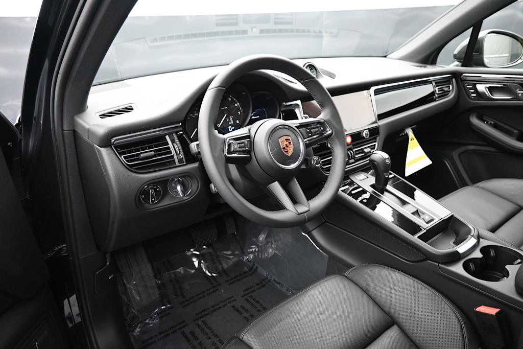 Thumbnail: 2026 Porsche Macan - 2