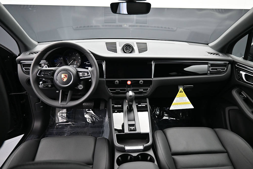 Thumbnail: 2026 Porsche Macan - 7