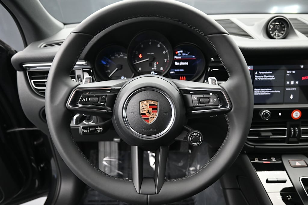 Thumbnail: 2026 Porsche Macan - 10