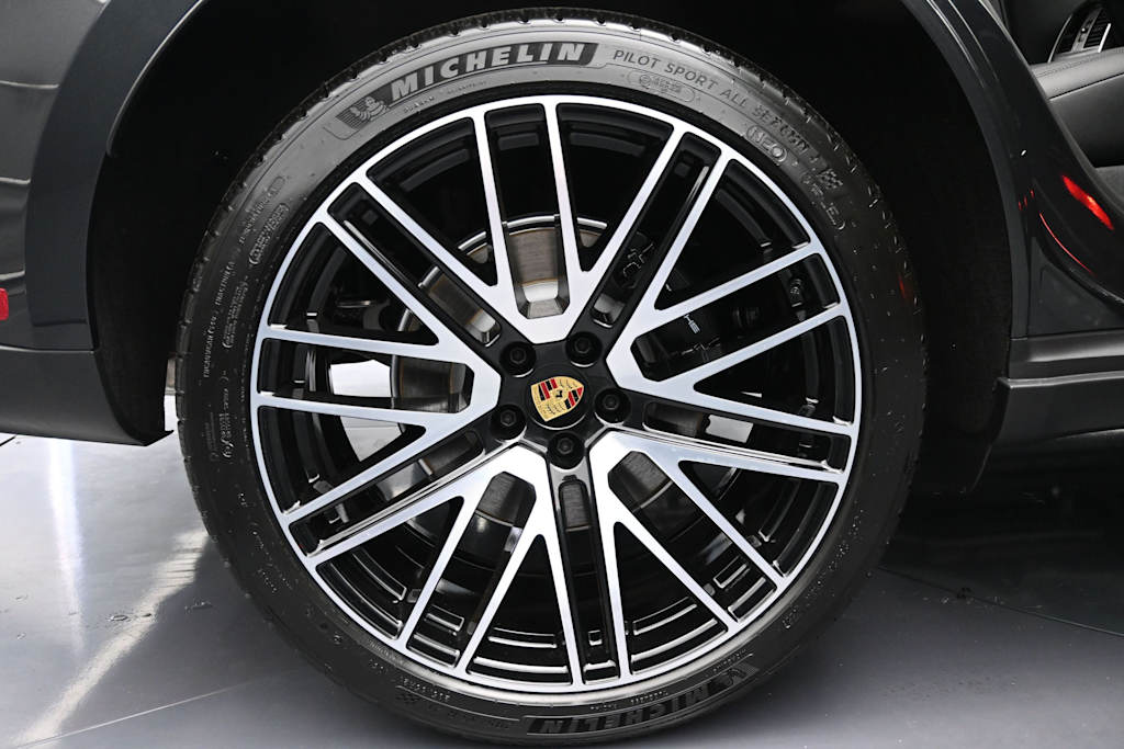 Thumbnail: 2026 Porsche Macan - 6
