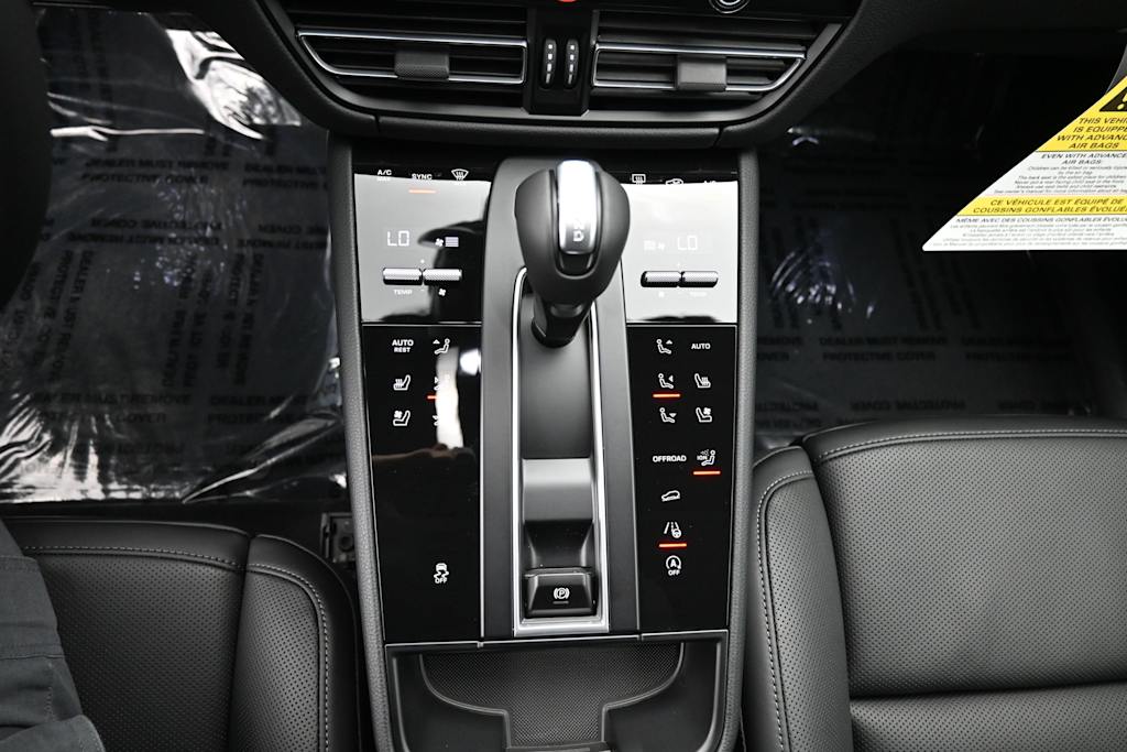 Thumbnail: 2026 Porsche Macan - 13