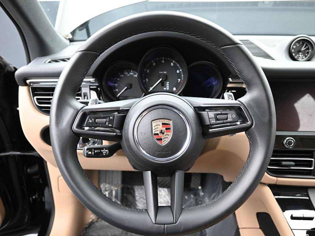 Thumbnail: 2025 Porsche Macan - 2