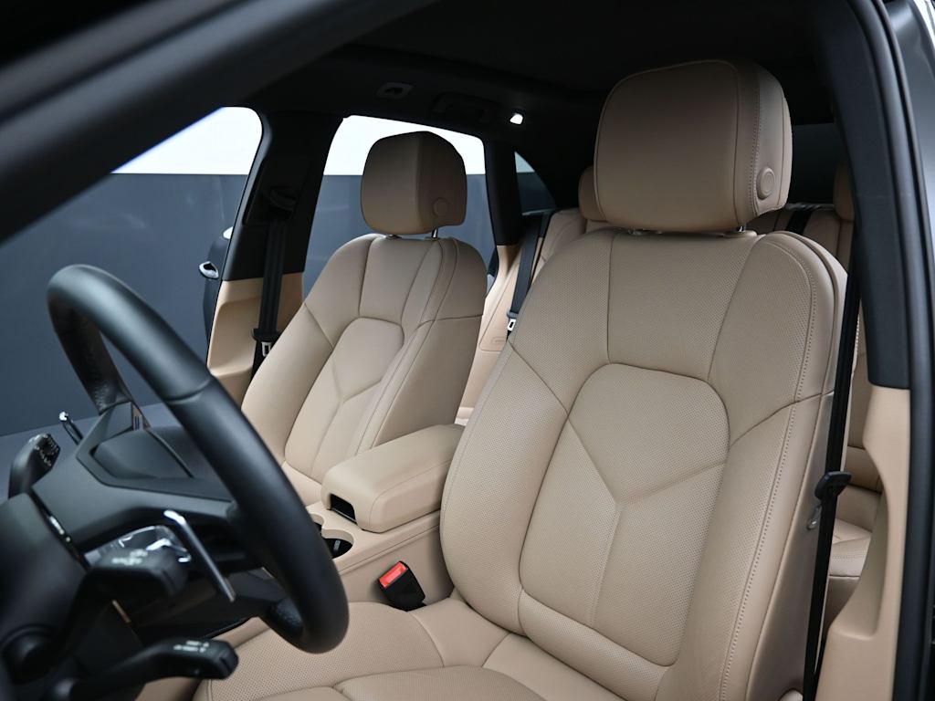 Thumbnail: 2025 Porsche Macan - 10