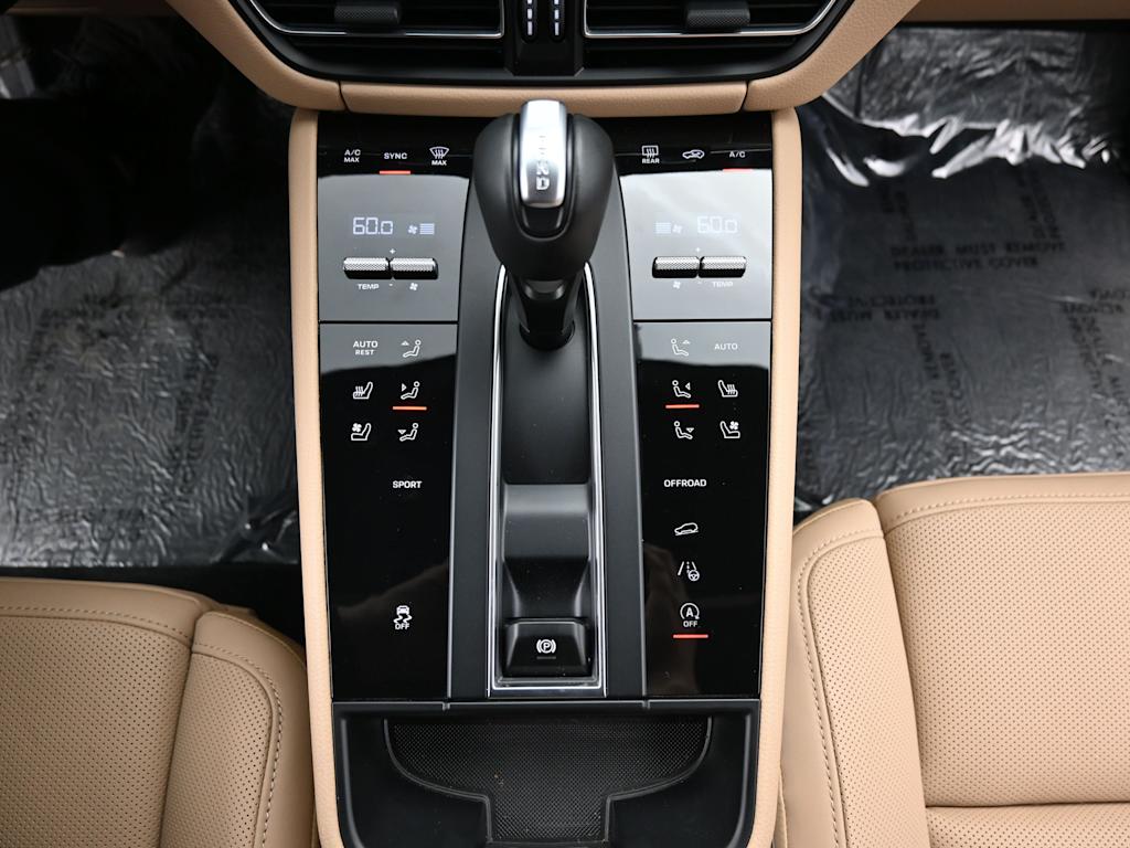 Thumbnail: 2025 Porsche Macan - 14
