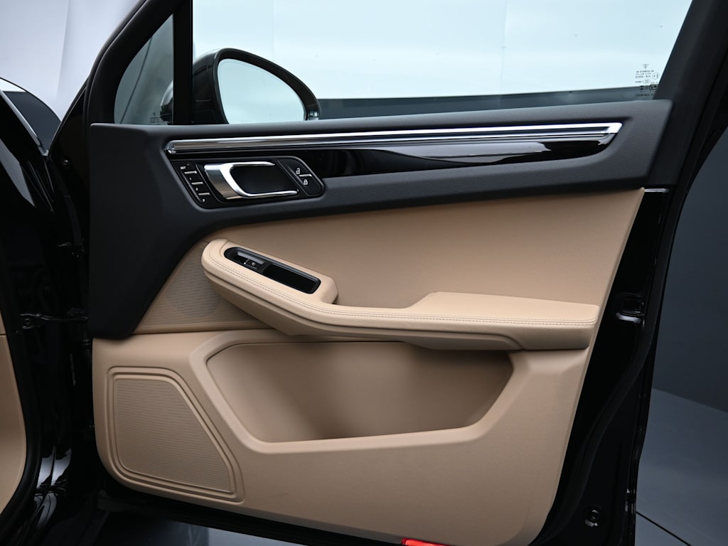 Thumbnail: 2025 Porsche Macan - 27