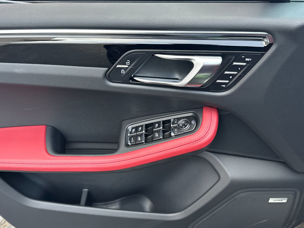 Thumbnail: 2025 Porsche Macan - 20