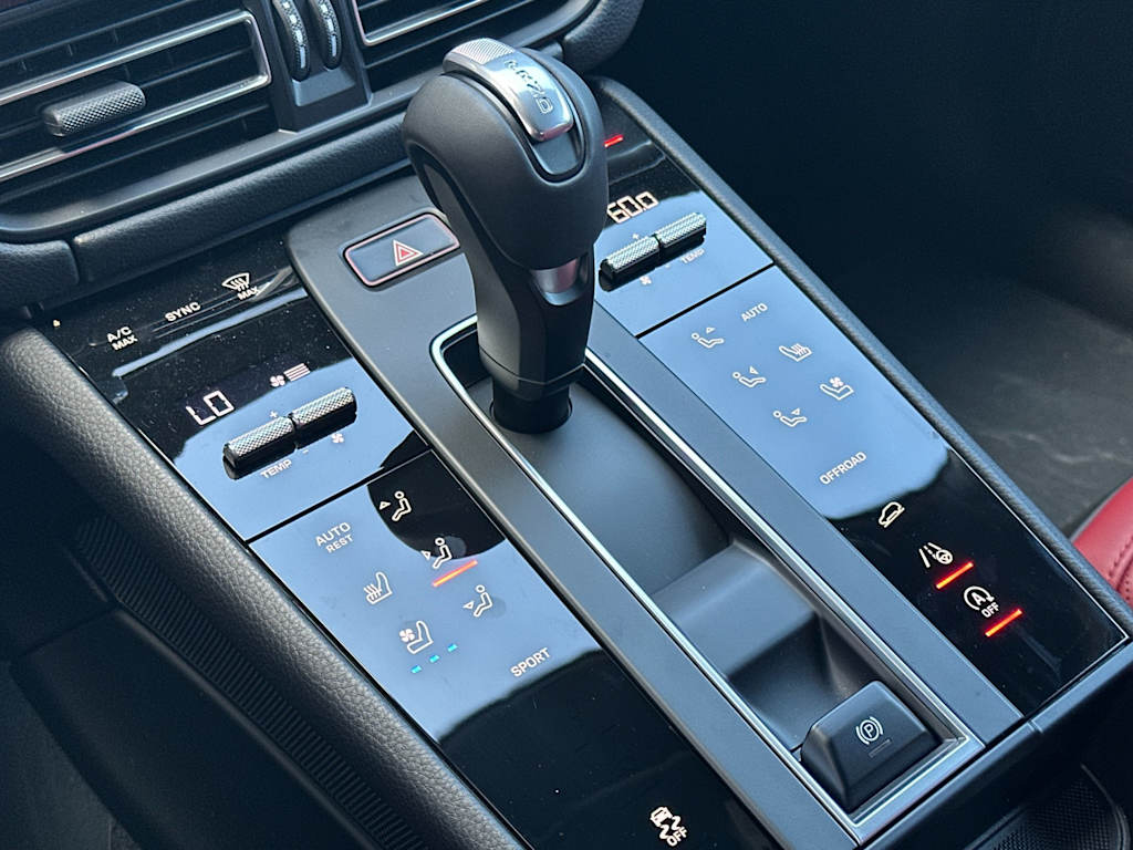 Thumbnail: 2025 Porsche Macan - 15