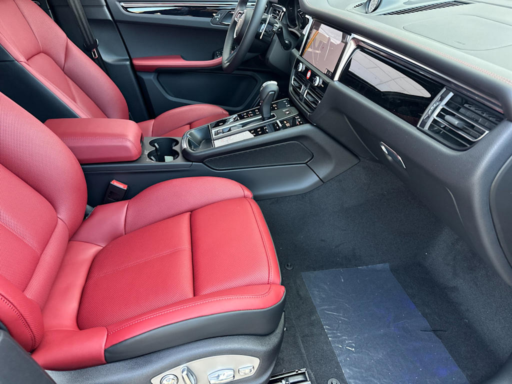 Thumbnail: 2025 Porsche Macan - 22