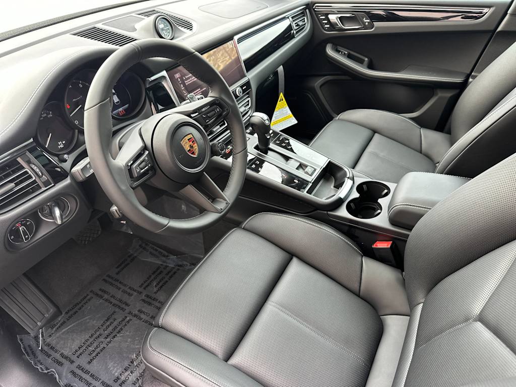 Thumbnail: 2026 Porsche Macan - 10