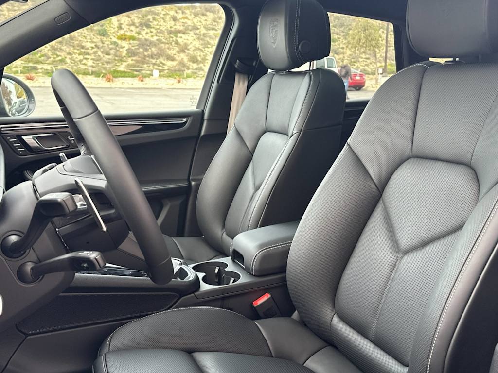 Thumbnail: 2026 Porsche Macan - 11