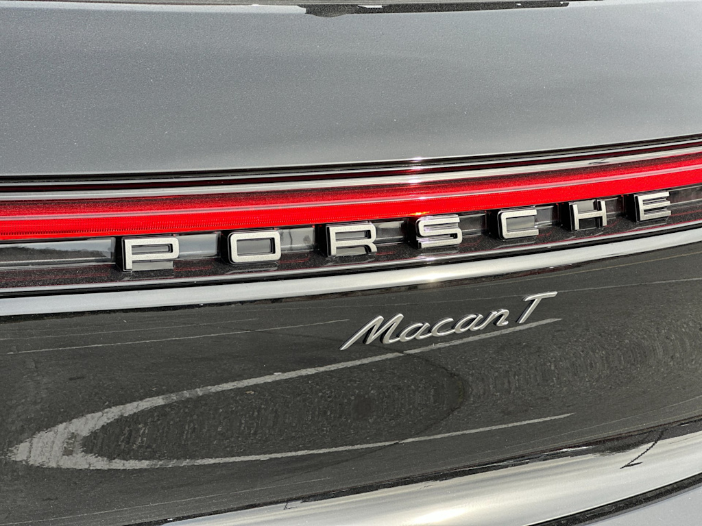 Thumbnail: 2026 Porsche Macan - 7