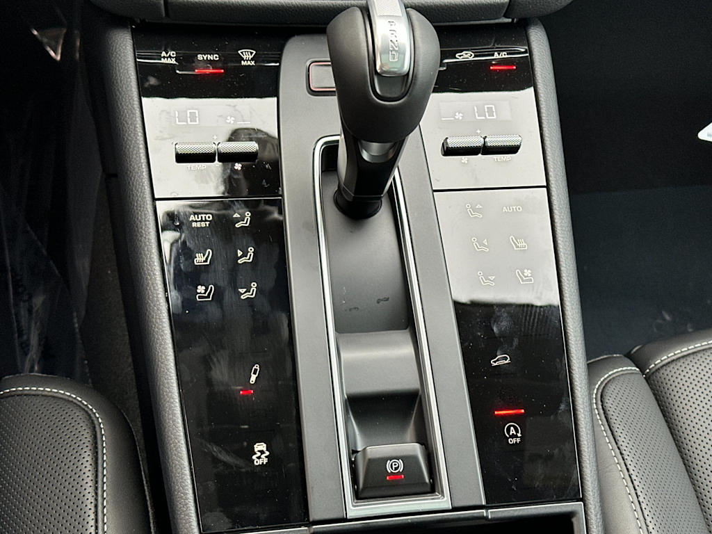 Thumbnail: 2026 Porsche Macan - 15