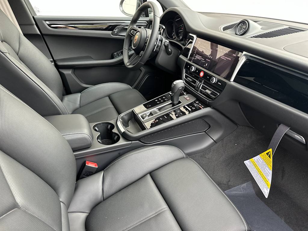 Thumbnail: 2026 Porsche Macan - 13