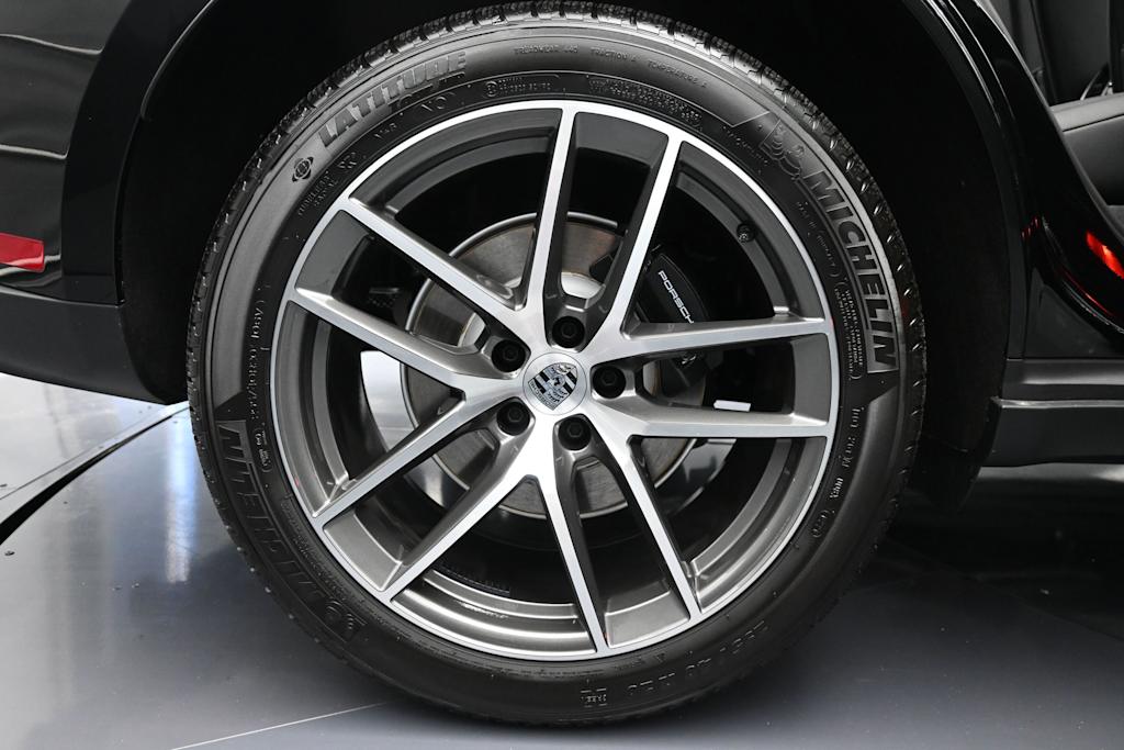 Thumbnail: 2026 Porsche Macan - 6