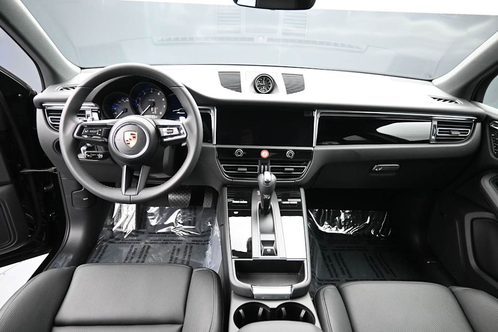 Thumbnail: 2026 Porsche Macan - 7