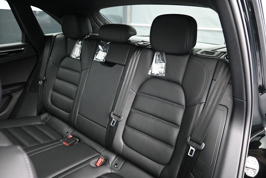 Thumbnail: 2026 Porsche Macan - 9