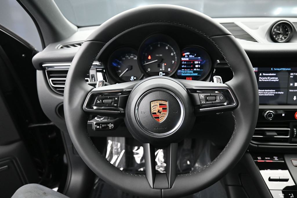 Thumbnail: 2026 Porsche Macan - 10