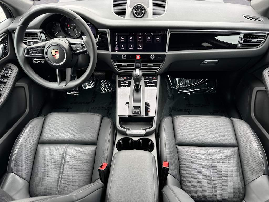 Thumbnail: 2025 Porsche Macan - 2