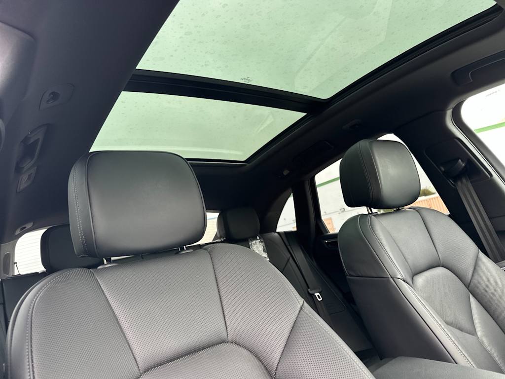 Thumbnail: 2025 Porsche Macan - 24