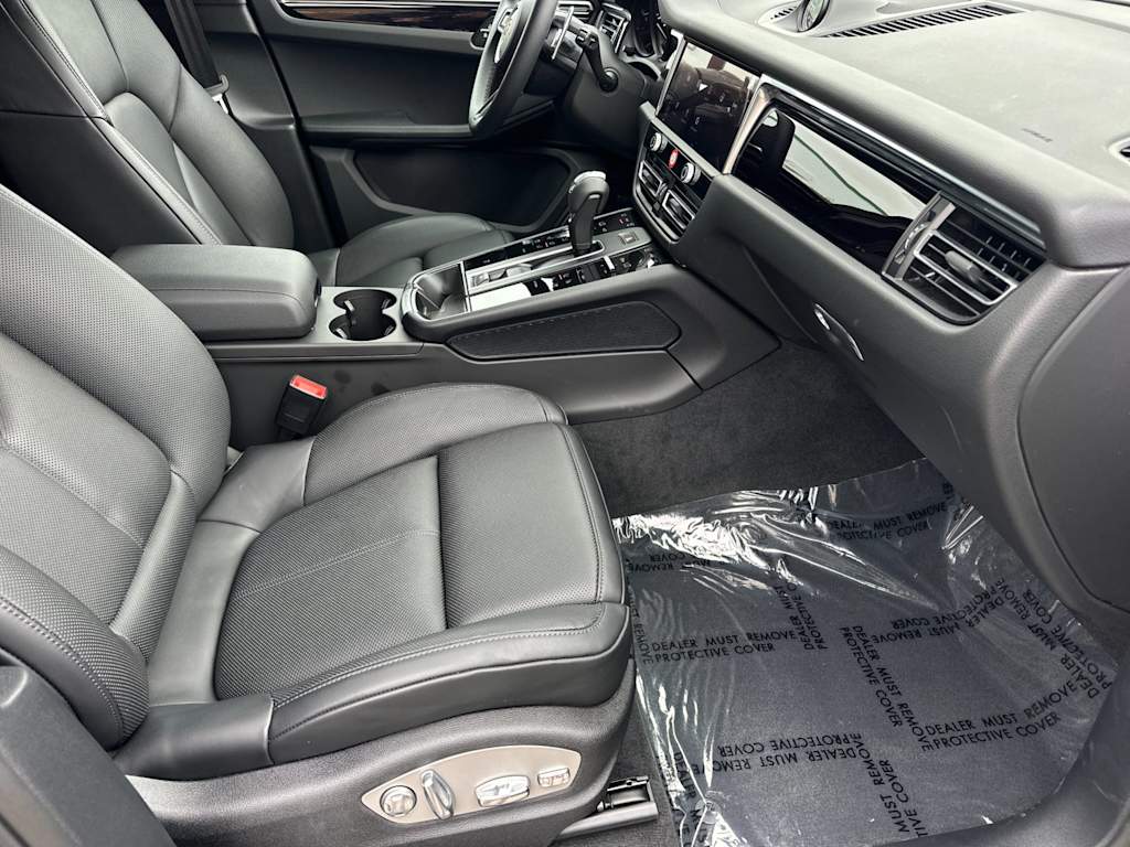 Thumbnail: 2025 Porsche Macan - 23