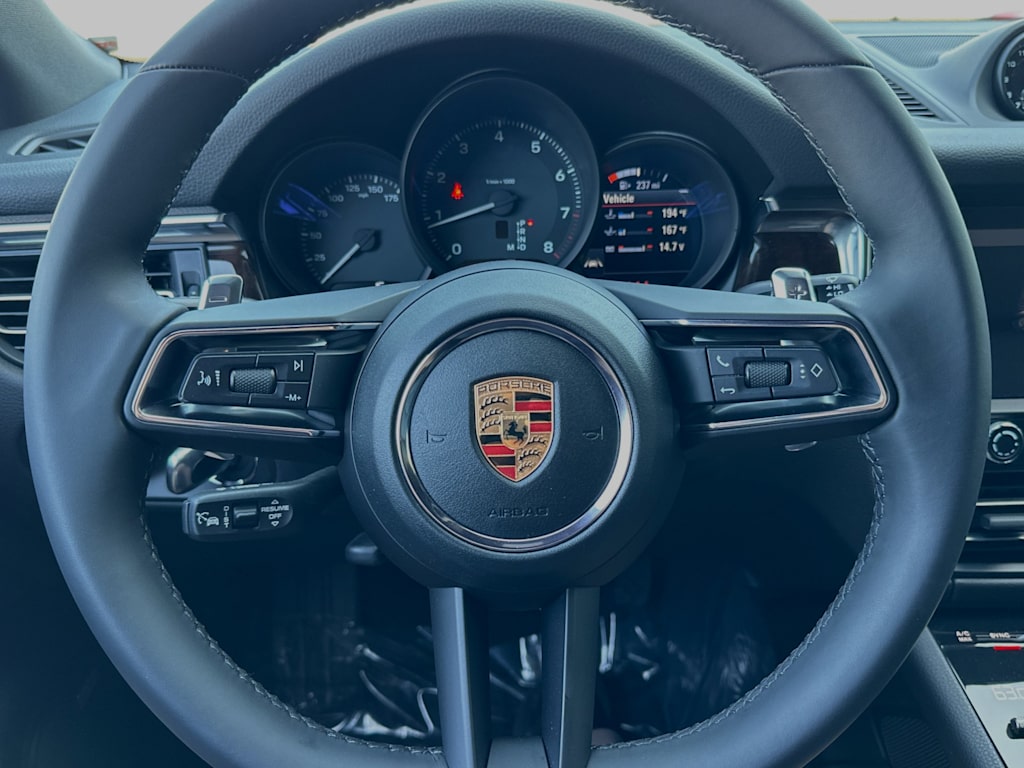 Thumbnail: 2024 Porsche Macan - 12
