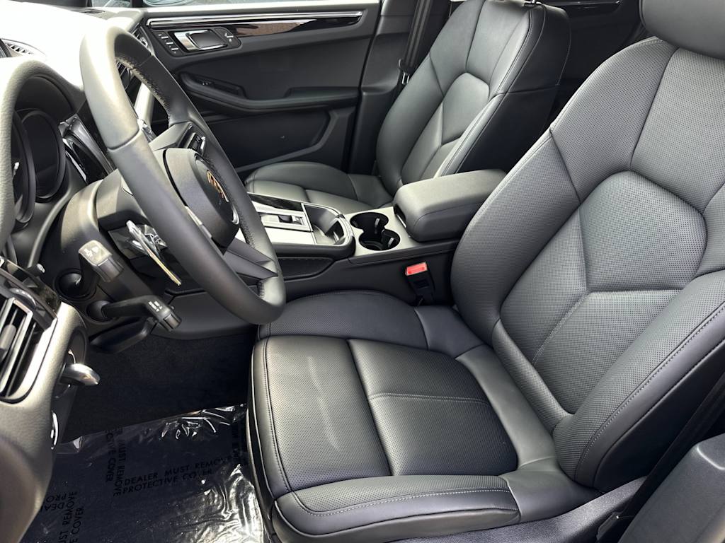 Thumbnail: 2024 Porsche Macan - 27