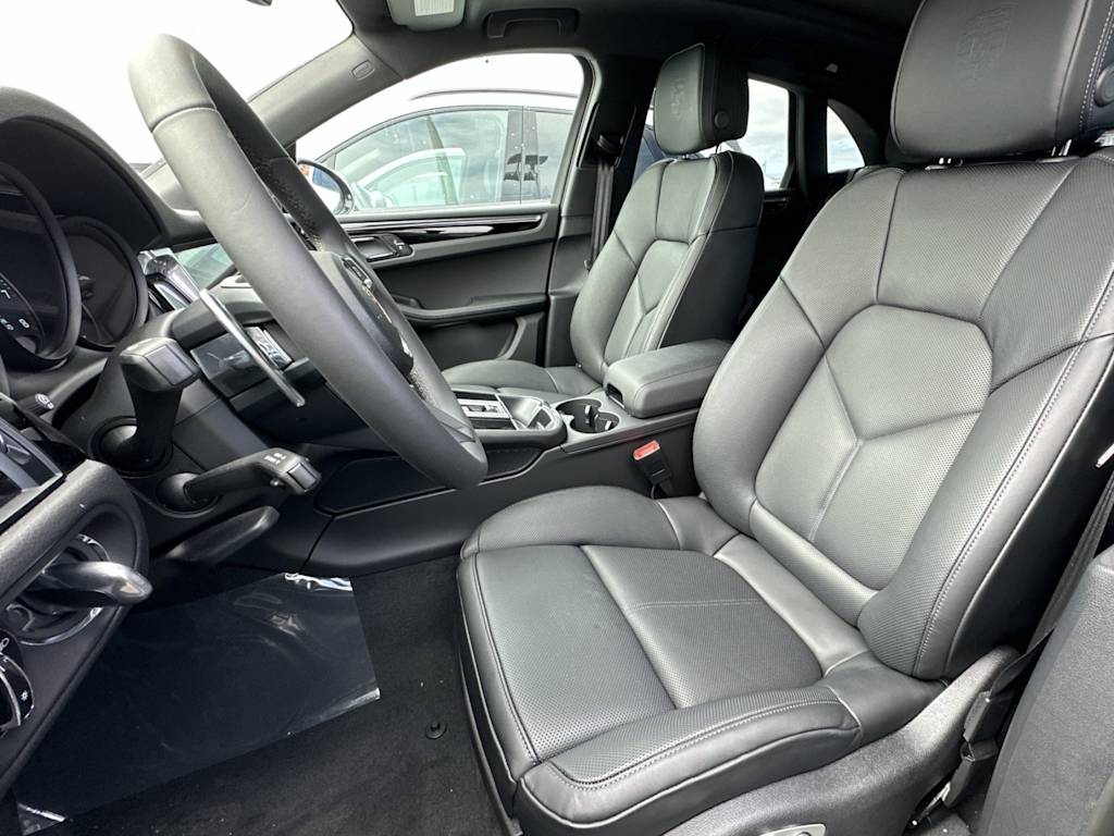 Thumbnail: 2024 Porsche Macan - 10