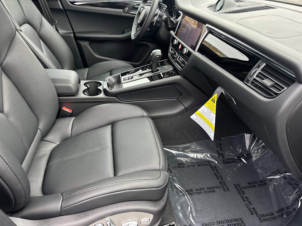 Thumbnail: 2025 Porsche Macan - 22