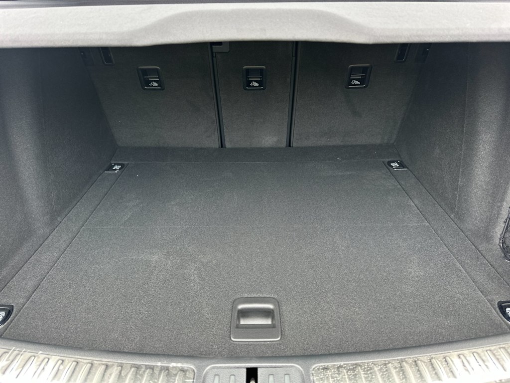 Thumbnail: 2025 Porsche Macan - 16