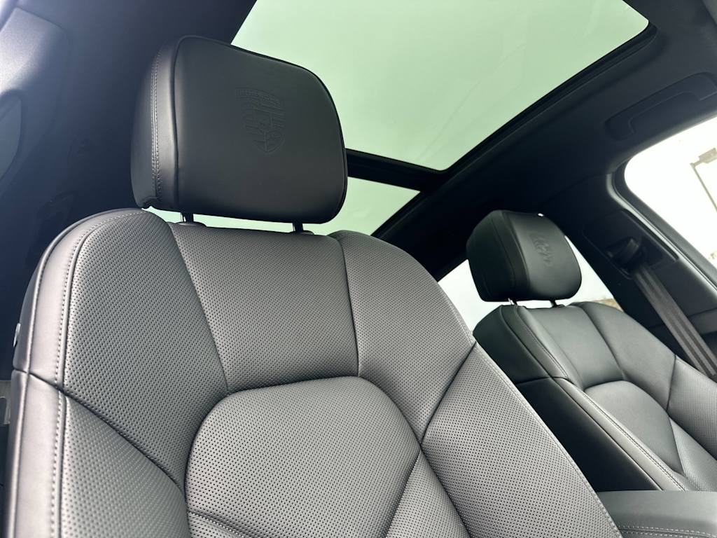 Thumbnail: 2025 Porsche Macan - 23