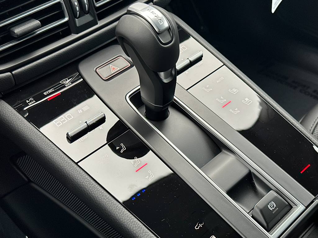 Thumbnail: 2025 Porsche Macan - 15