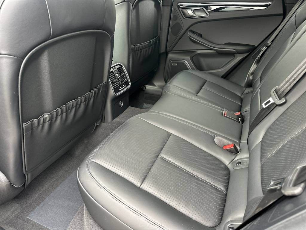 Thumbnail: 2025 Porsche Macan - 12