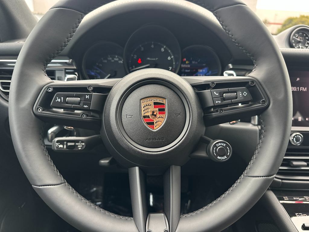 Thumbnail: 2025 Porsche Macan - 13