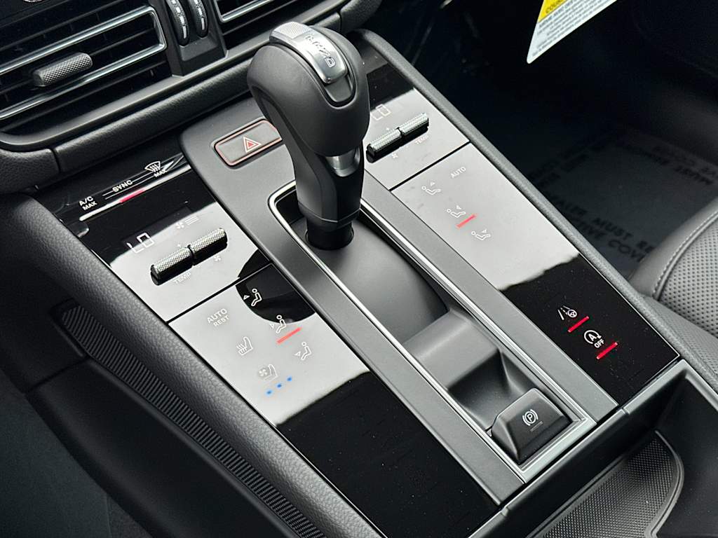 Thumbnail: 2025 Porsche Macan - 15