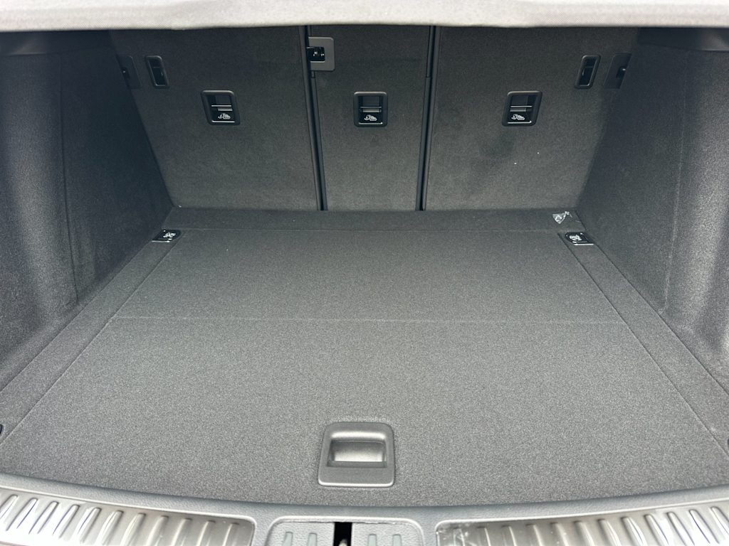 Thumbnail: 2025 Porsche Macan - 16