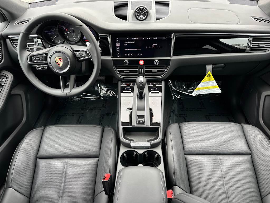 Thumbnail: 2025 Porsche Macan - 2