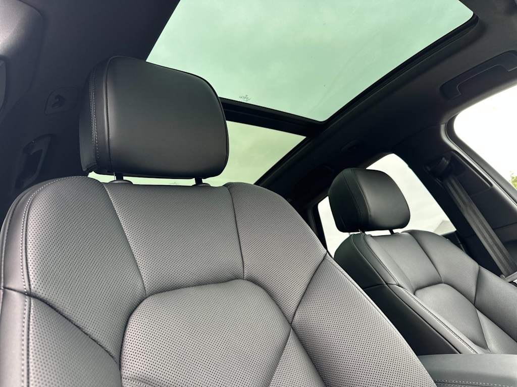 Thumbnail: 2025 Porsche Macan - 24