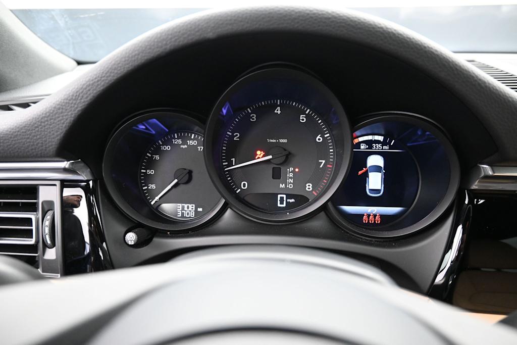 Thumbnail: 2026 Porsche Macan - 15