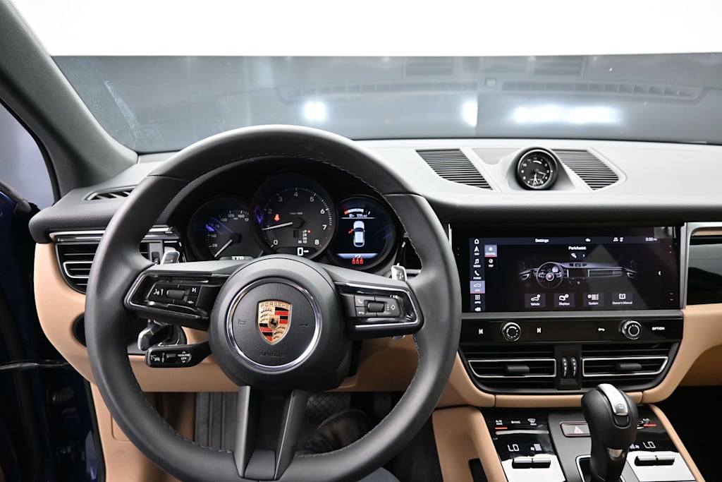 Thumbnail: 2026 Porsche Macan - 12
