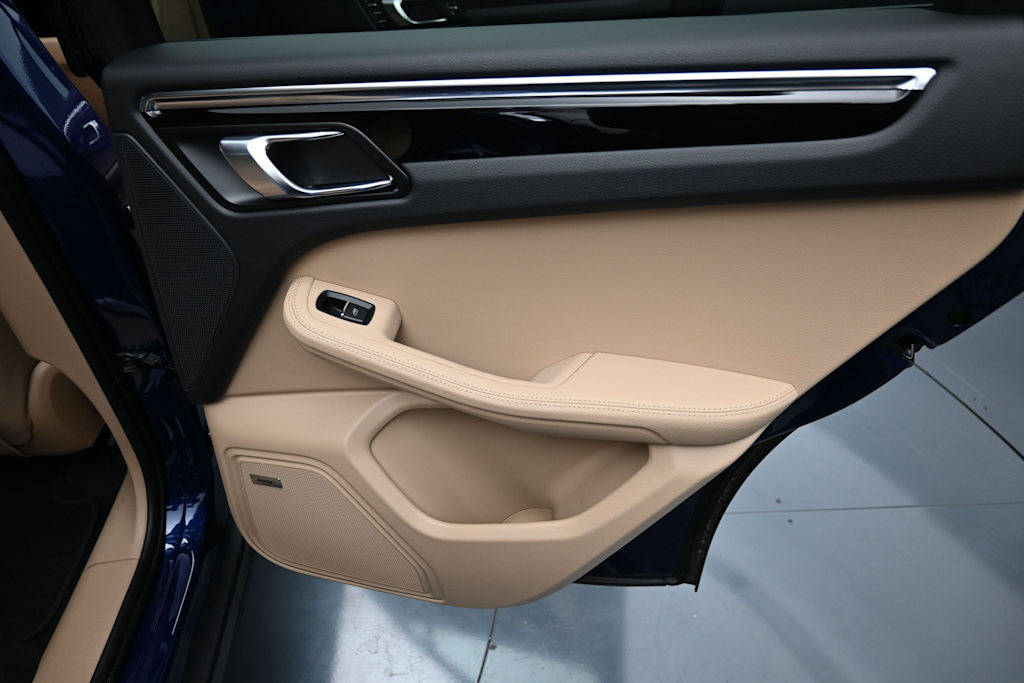 Thumbnail: 2026 Porsche Macan - 22