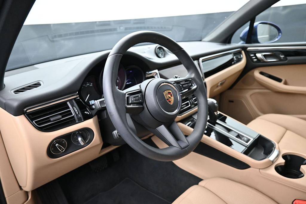 Thumbnail: 2026 Porsche Macan - 2