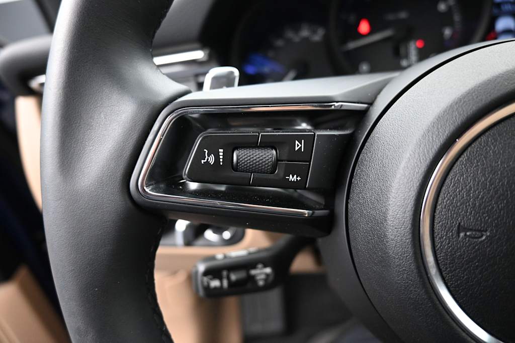 Thumbnail: 2026 Porsche Macan - 20