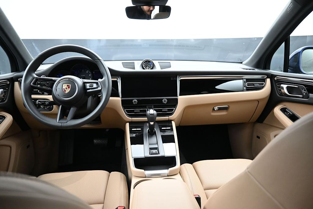 Thumbnail: 2026 Porsche Macan - 8
