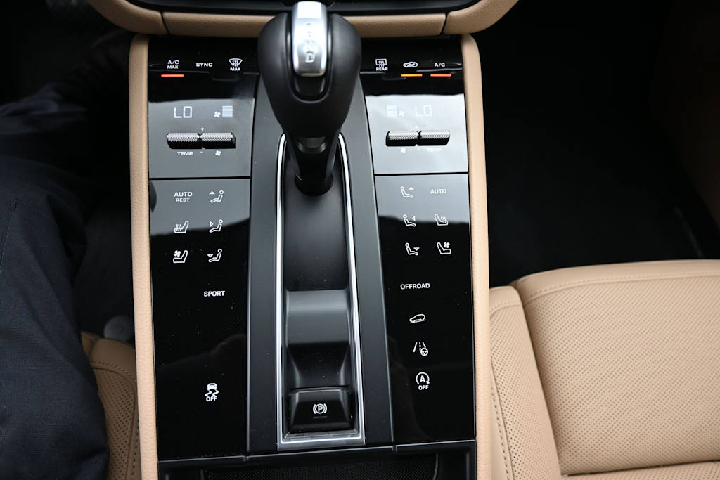 Thumbnail: 2026 Porsche Macan - 14