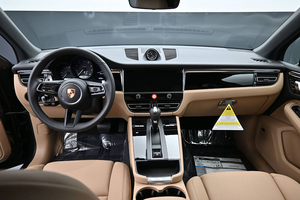Thumbnail: 2026 Porsche Macan - 7
