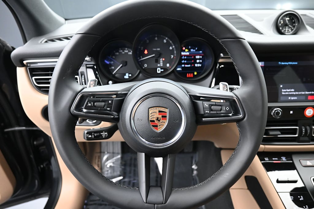Thumbnail: 2026 Porsche Macan - 10